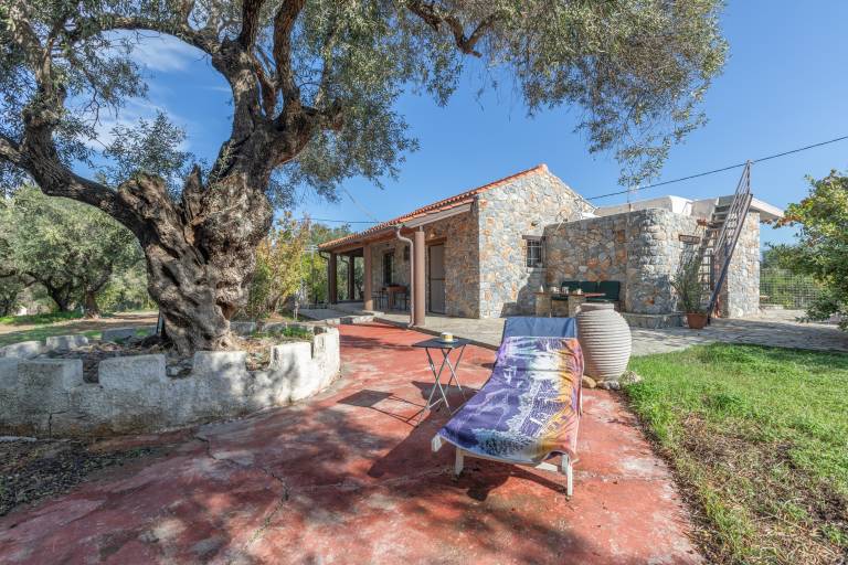 Stone House Among the Trees with Private Garden, Terrace & Wi-Fi — photo 2