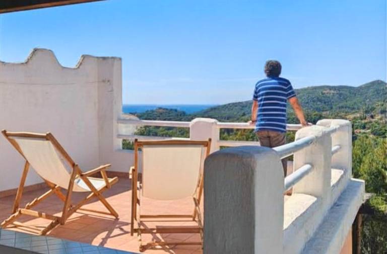 Child-friendly nice rental apartment with patio, pool & barbecue | Panoramic view | Pets allowed — photo 4