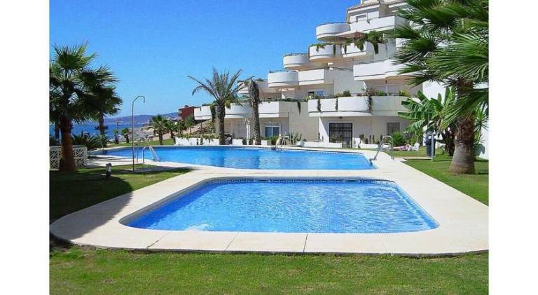 House with 2 rooms for 5 persons in Estepona