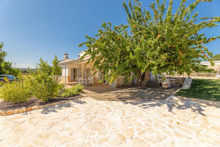Holiday apartment with private pool, yard & grill — photo 5