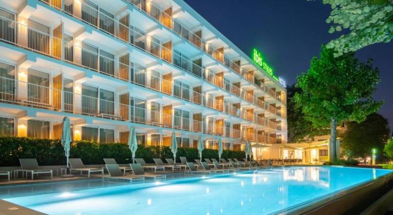 Ibis Styles Golden Sands Roomer Hotel — photo 2