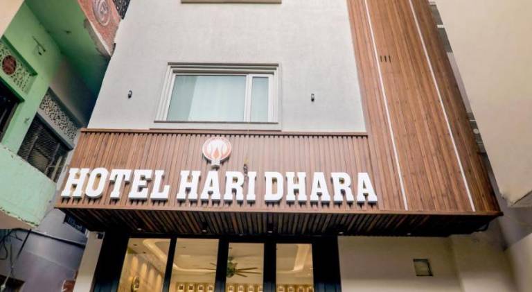 Hotel Hari Dhara 100 meters from Har Ki Pauri