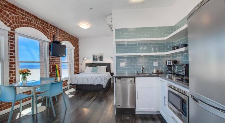 Venice Breeze Suites — photo 3