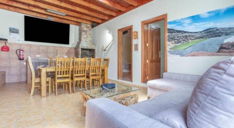 Lovely villa with jacuzzi | Pet-friendly in Yaiza