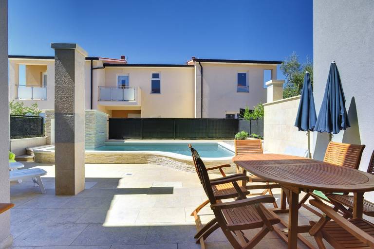 Beachfront villa with private pool and air conditioning, wifi, terrace, barbecue - ideal for a perfect family vacation. — photo 4