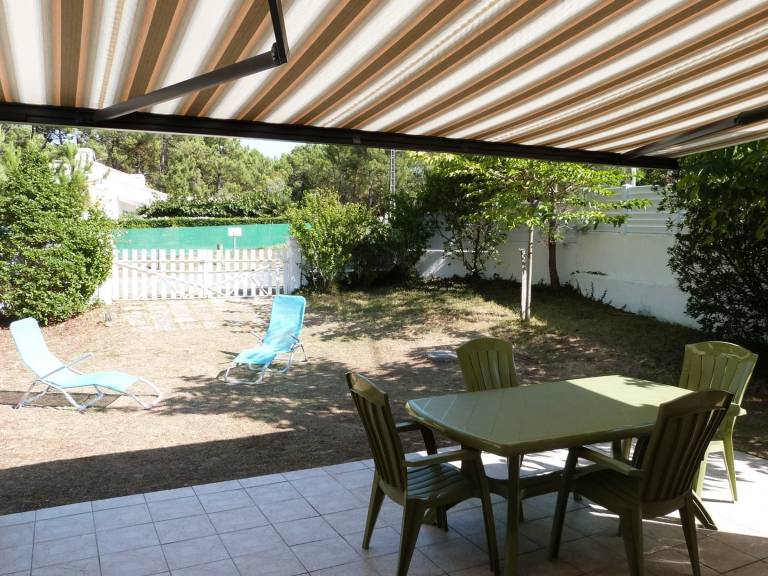 House with garden & BBQ — photo 3