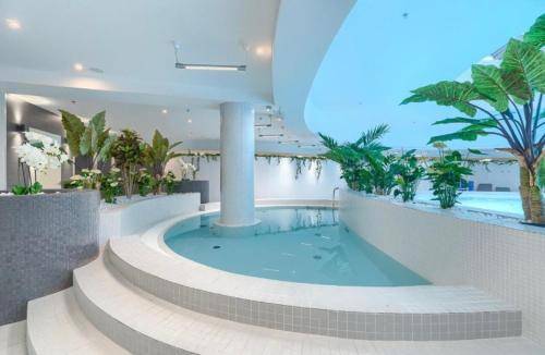 Hanza Tower DIAMOND 24 SPA & Pool & Sauna & Jacussi in Szczecin