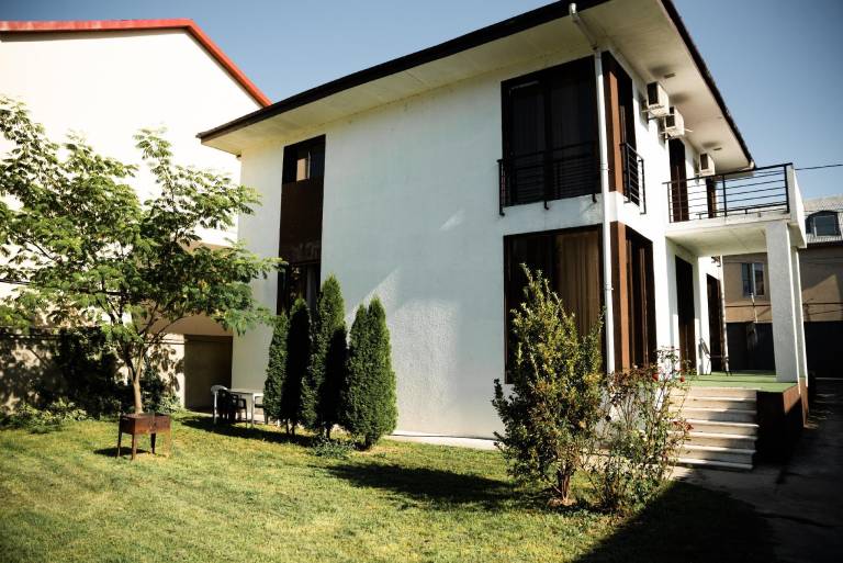 Villa with pool — photo 3