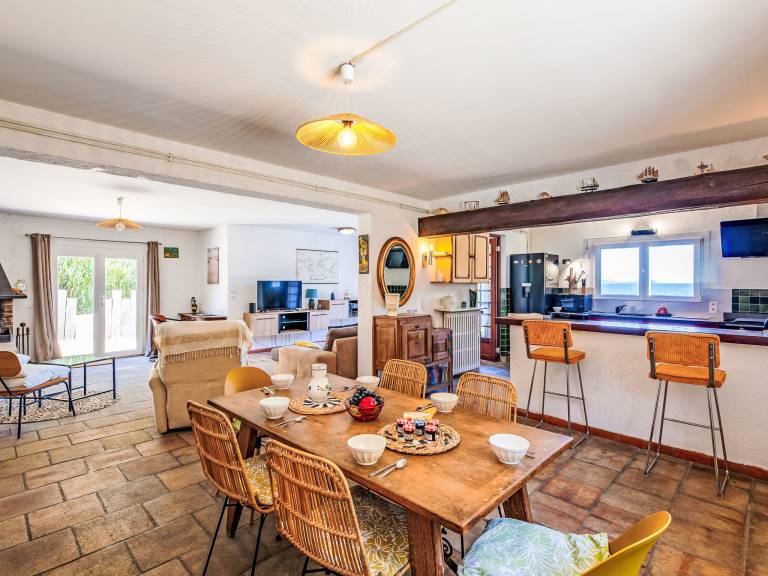 Family-friendly charming vacation home with garden, grill & patio | Sea view | Pets allowed — photo 2