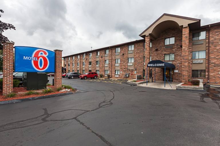 Motel 6 Milwaukee, WI - Glendale in Milwaukee, WI