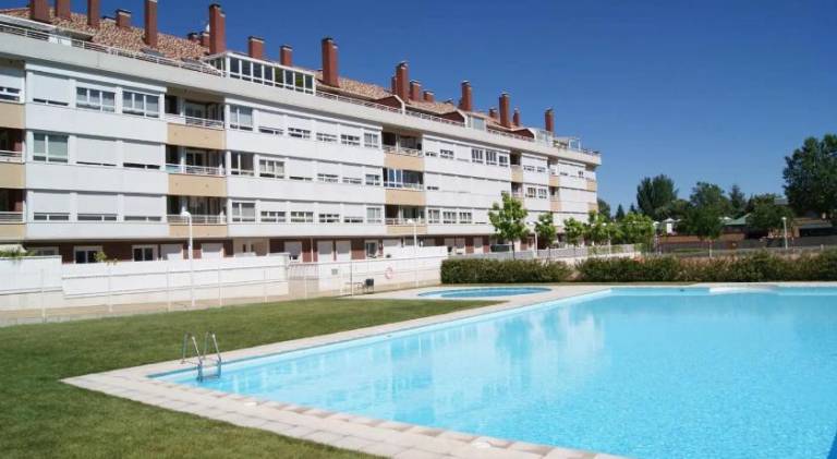 Apartment with pool in Burgos