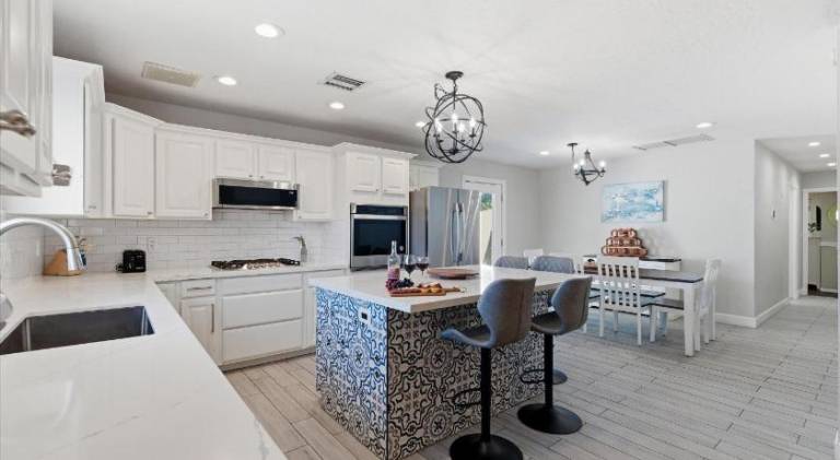 Spacious vacation home with pool | Pet-friendly — photo 3