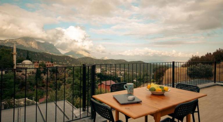 Lovely rental apartment with patio | Dogs allowed in Konyaalti