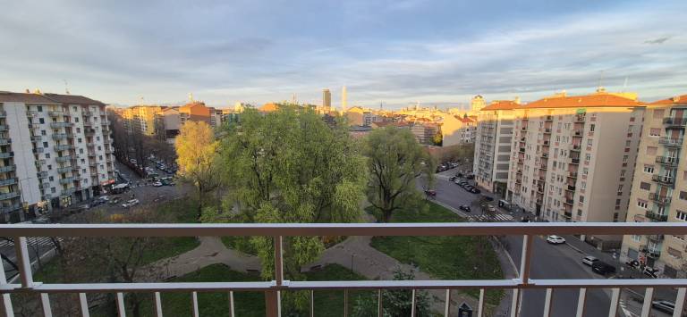 SUNNY MILAN RETREAT GAMBARA BANDE NERE