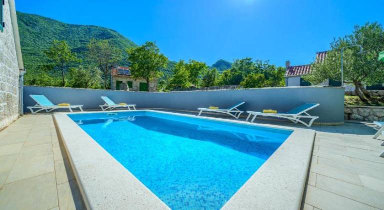 Villa with pool in Tucepi