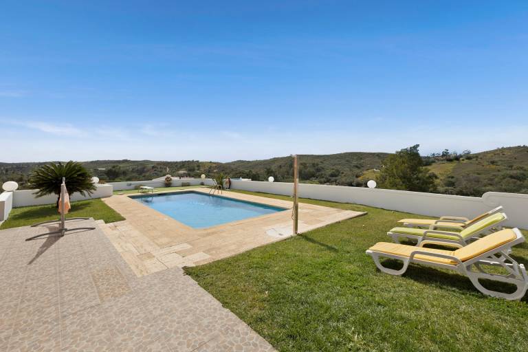 Fully equipped nice vacation home with yard, private pool & terrace | Mountain view | Dogs allowed — photo 4