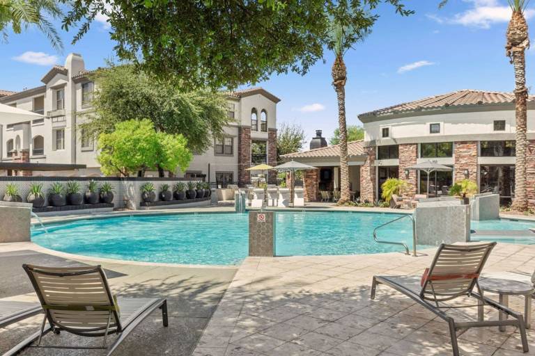 CozySuites Glendale by the stadium w pool 13