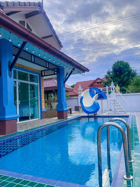 Wonderful vacation home with yard, pool & barbeque | Suitable for remote work | Dogs allowed in Sattahip