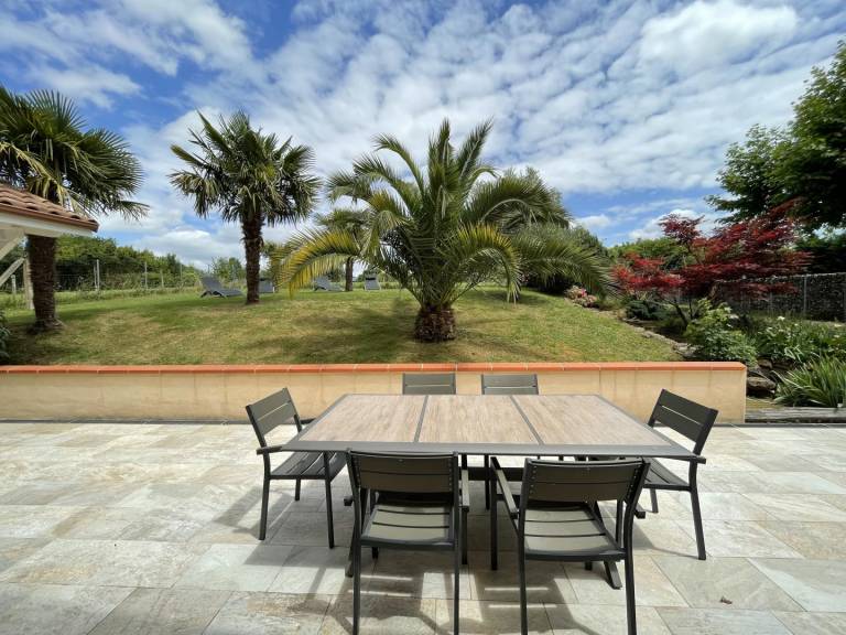 Gite with terrace & yard — photo 2