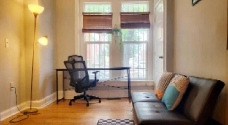 Budget Bed Room near Downtown Inner Harbor w Free Parking — photo 2