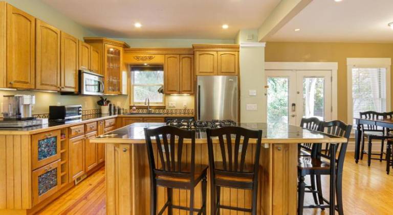 Home with Garage, Hot Tub, near OSU & Short North — photo 3