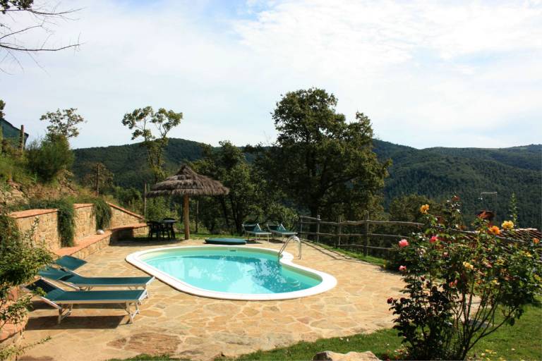Very old stone farmhouse perfect for 5 persons with private garden and pool. Completely fenced plot. — photo 3