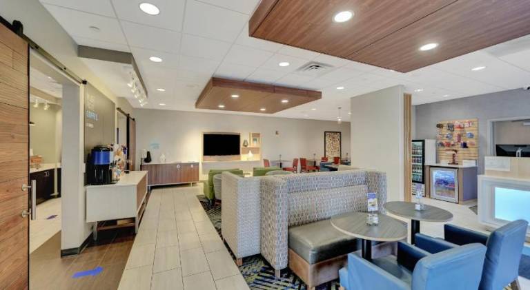 Holiday Inn Express Hotel & Suites Beatrice By IHG — photo 2