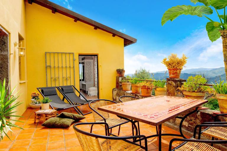 Idyllisch gelegenes Ferienhaus mit Dachterrasse