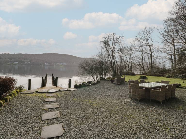 Family-oriented cottage with pool, hot tub & yard | Dogs allowed — photo 4