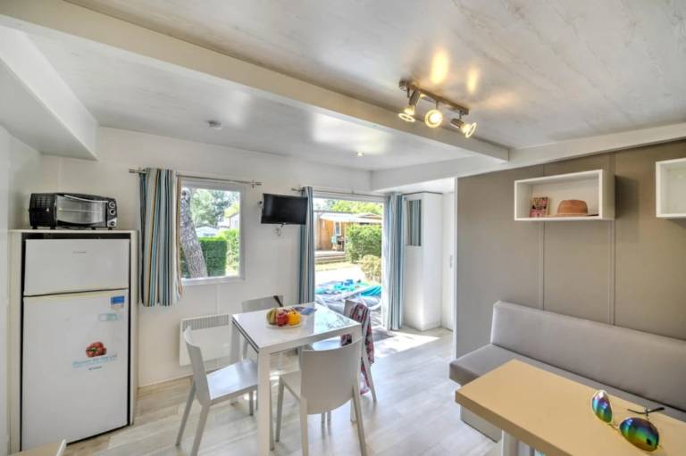 Child-friendly charming camping suite with heated pool, patio & barbeque | Pets are welcome — photo 5