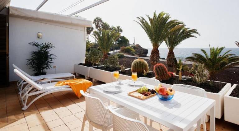 Rental apartment with patio & pool | Close to the beach | Pet-friendly — photo 4