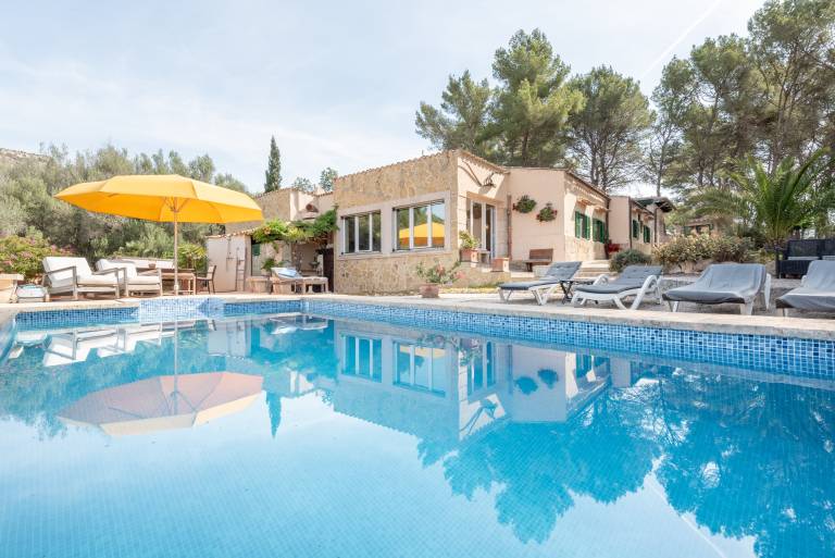Country House 'Vista Monte' with Mountain View, Private Pool and Wi-Fi in Llucmajor