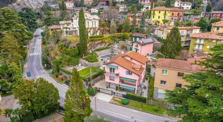 Holiday apartment with 1 room for 4 persons in Varenna