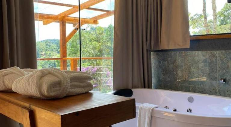 Charming lodge with garden, terrace & hot tub | Pet-friendly — photo 3