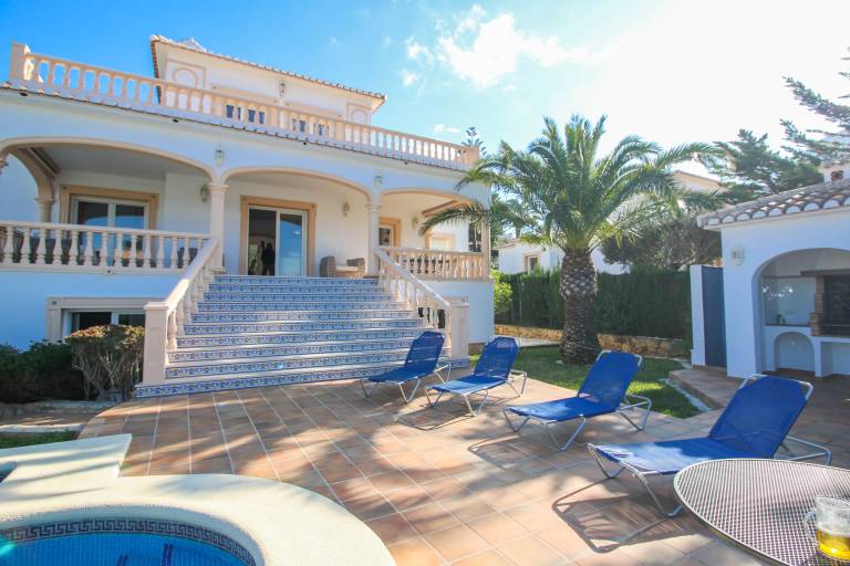Villa with grill, terrace & yard — photo 4