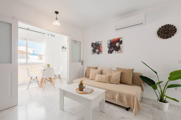 Apartment 'Rd Berrocal' with Wi-Fi and Air Conditioning in Málaga