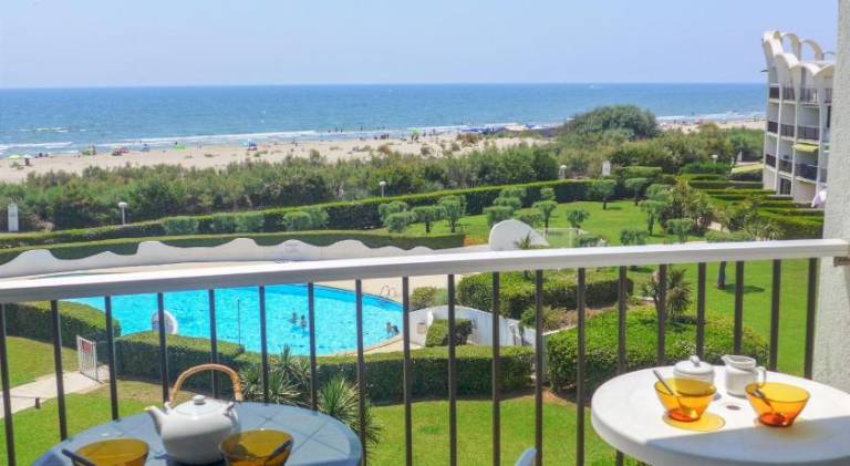 Apartment with pool — photo 3