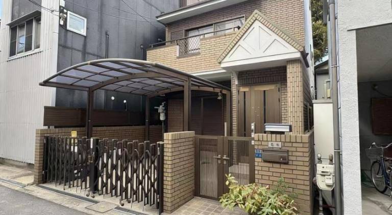 Charming villa with hot tub | Pets are welcome in Osaka