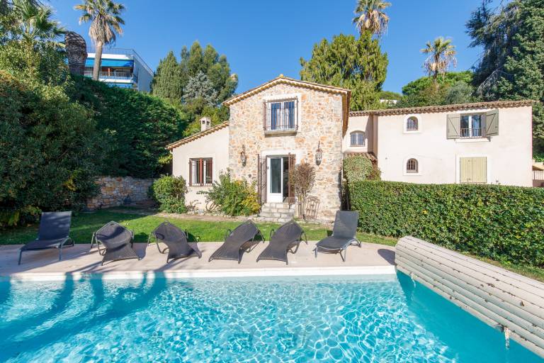 Villa with private pool, patio & grill — photo 3