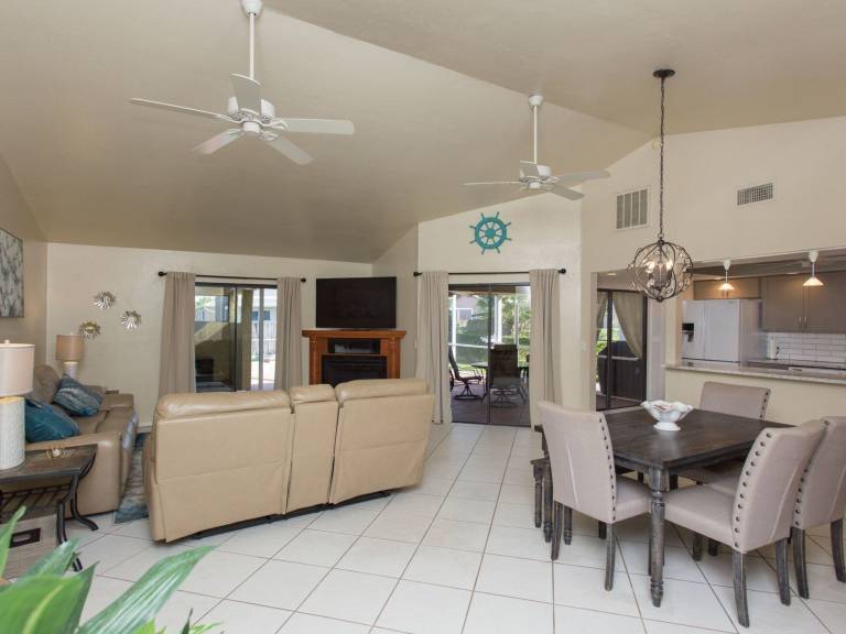 Child-friendly vacation home with BBQ, terrace & private pool | Pets allowed — photo 3