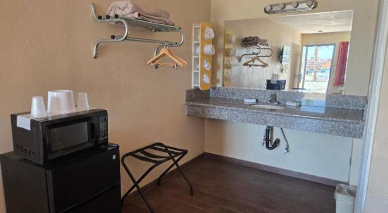 Motel 6 Blythe, CA - South — photo 4
