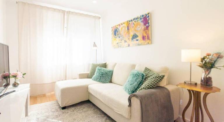 Serene 2-bedroom flat with garden view in Benfica — photo 2