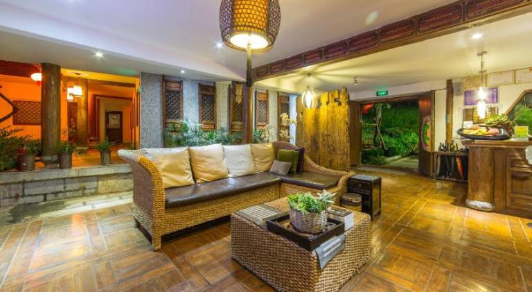 Serviced apartment with patio, garden & grill — photo 3
