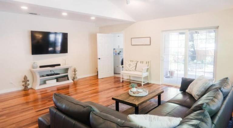 Vacation home with jacuzzi | Pets allowed in Grass Valley, CA