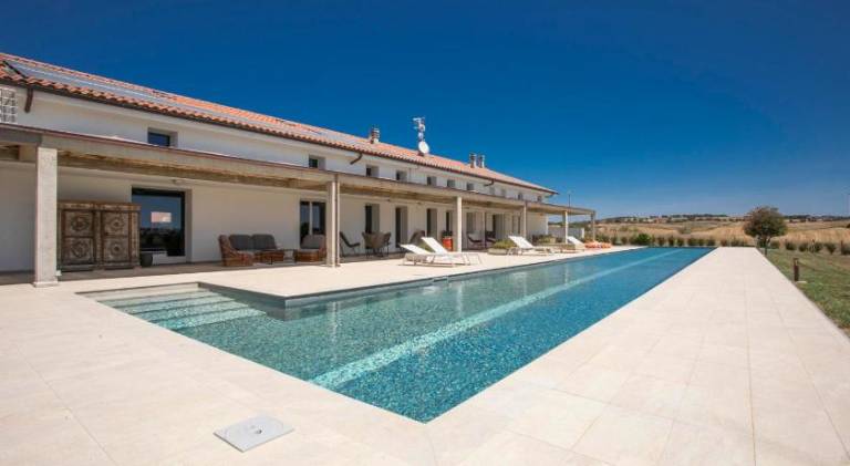Farm with pool — photo 3