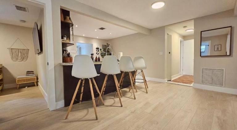 Casa Eden - Half mile to Lauderdale Marine Center - 4 bedrooms - 2 bathrooms — photo 3