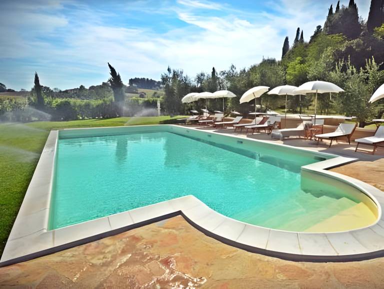 Rental apartment with pool, grill & yard — photo 3