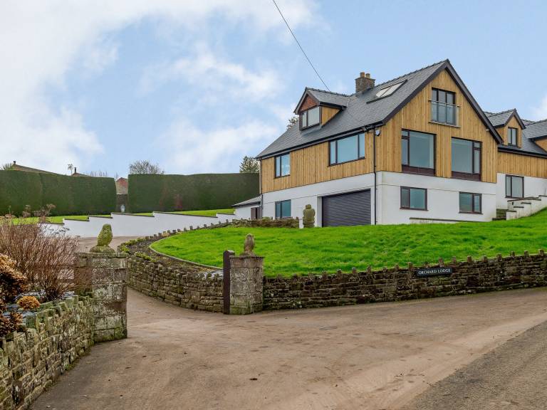 UK34469 Orchard Lodge
