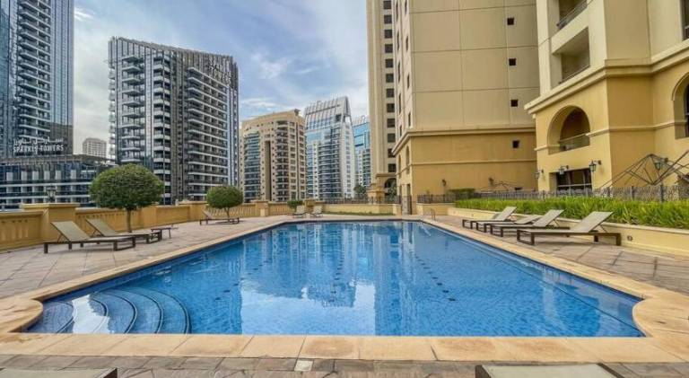 Apartment with pool — photo 3