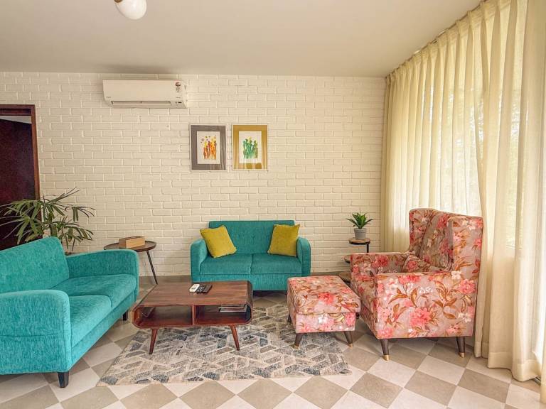 Modern 2BR w Pool near Candolim and Coco Beach